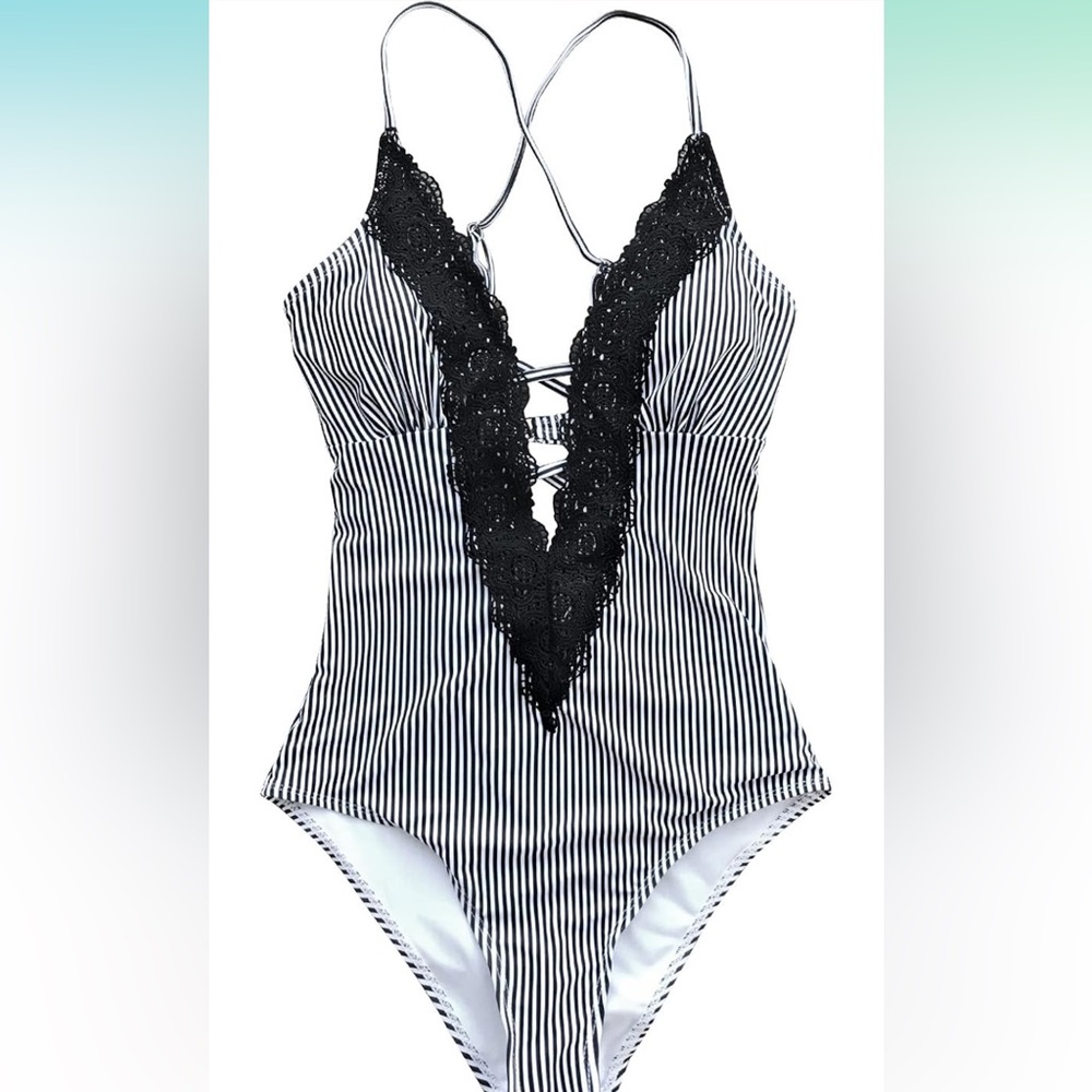 CUPSHE Striped One-Piece Swimsuit with Lace Detail